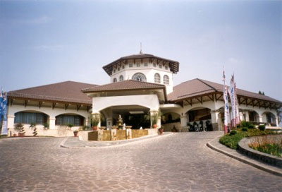 Klub Golf Senayan, golf courses in indonesia, indonesian, aceh, bali, nusa tenggara, batam, bintan, irian jaya, java,jakarta, kalimantan, krakatoa, sulawesi,sumatra, surabaya, bogor, bandung, surakarta, yogyakarta, far east, golf, golf clubs, golf club, golf courses, golf course database, golf course, golf course guide, golf course directory, golf,course information, address, places to play, where can I play, visitor, visitors